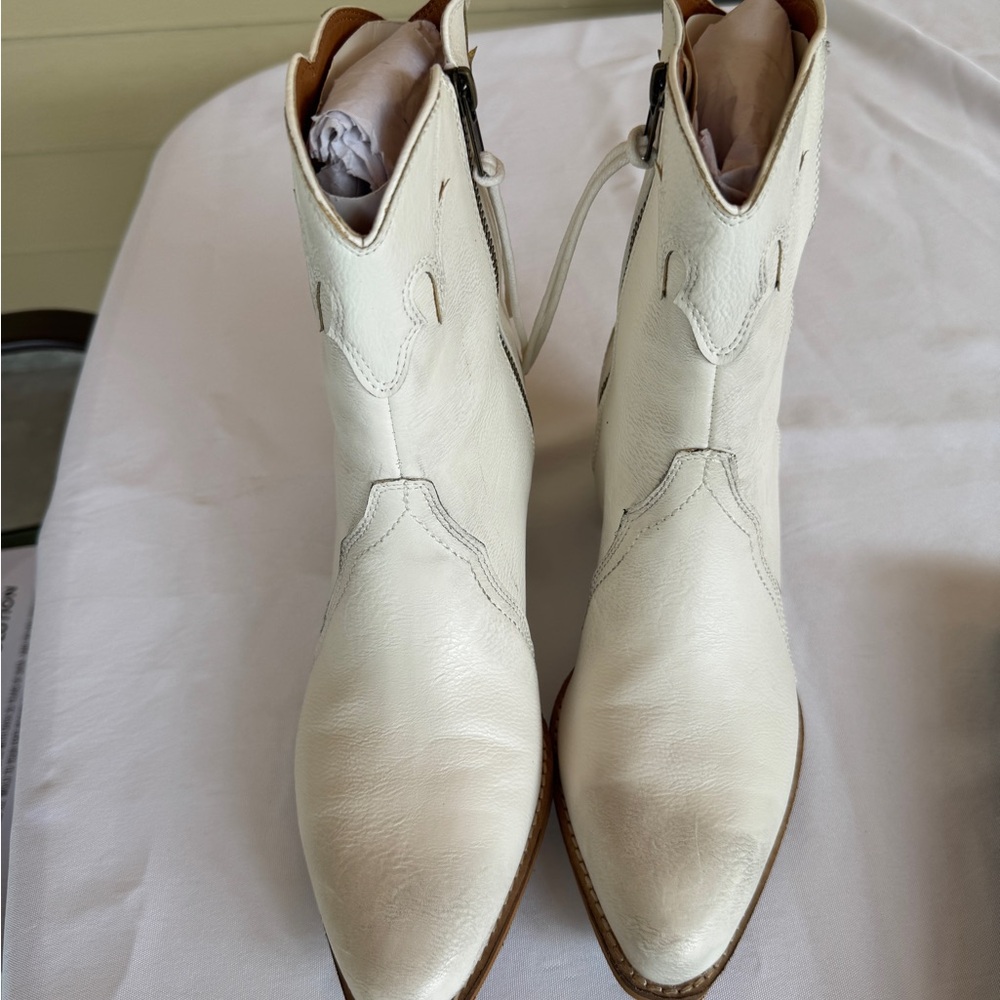 CCOCCI Dallas Distressed/Dingy White Faux Leather Western Ankle Boots